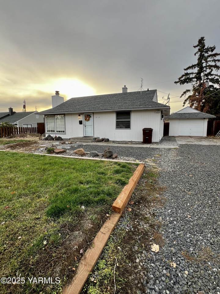 1014 36th Ave - Photo 1