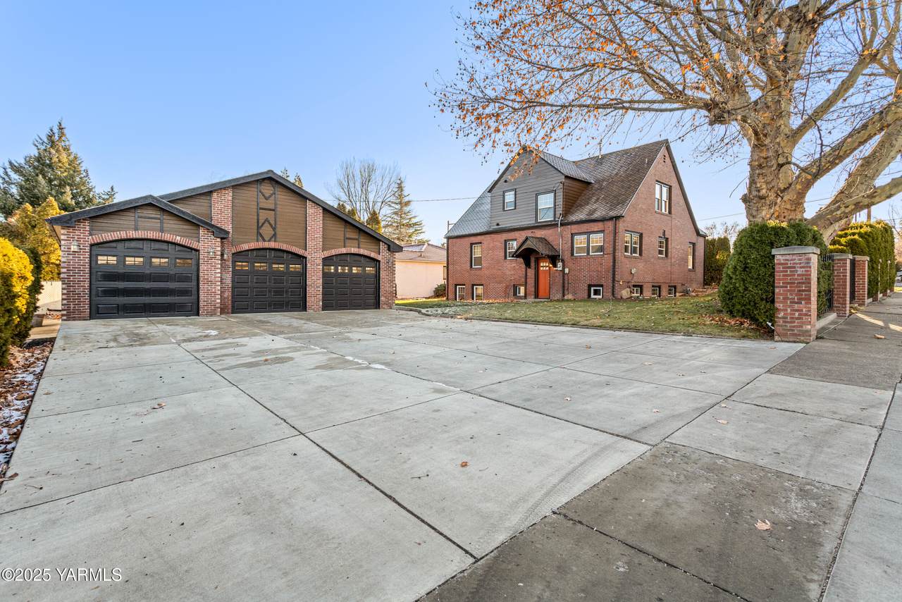 2307 Summitview Ave - Photo 1