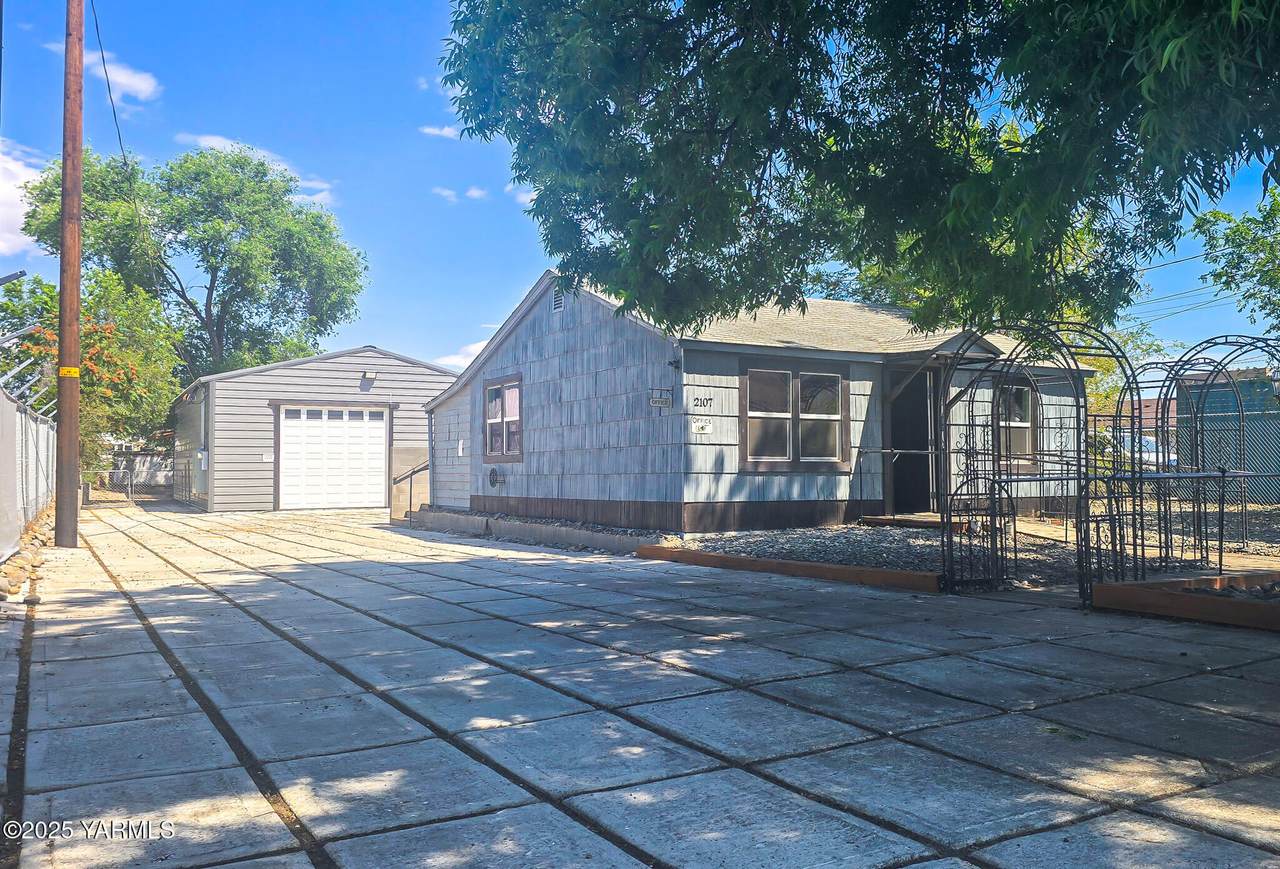 2107 Mead Ave - Photo 1