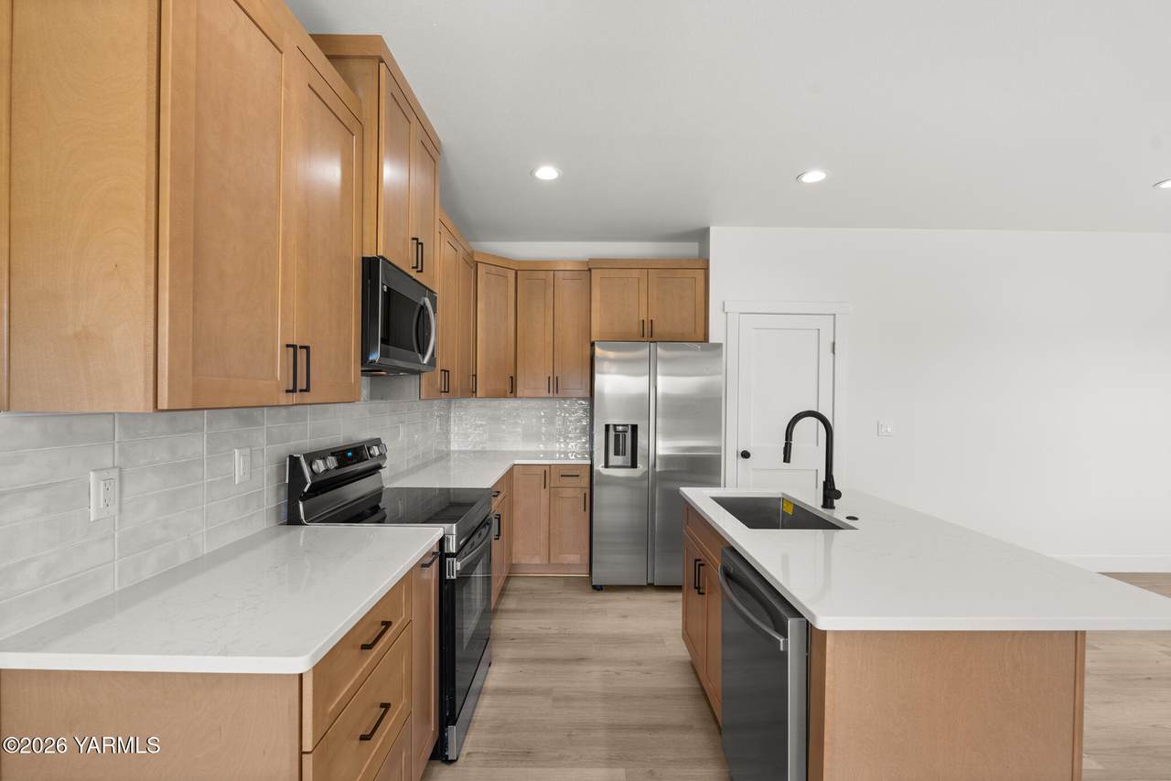 805 Fountain Blvd - Photo 1