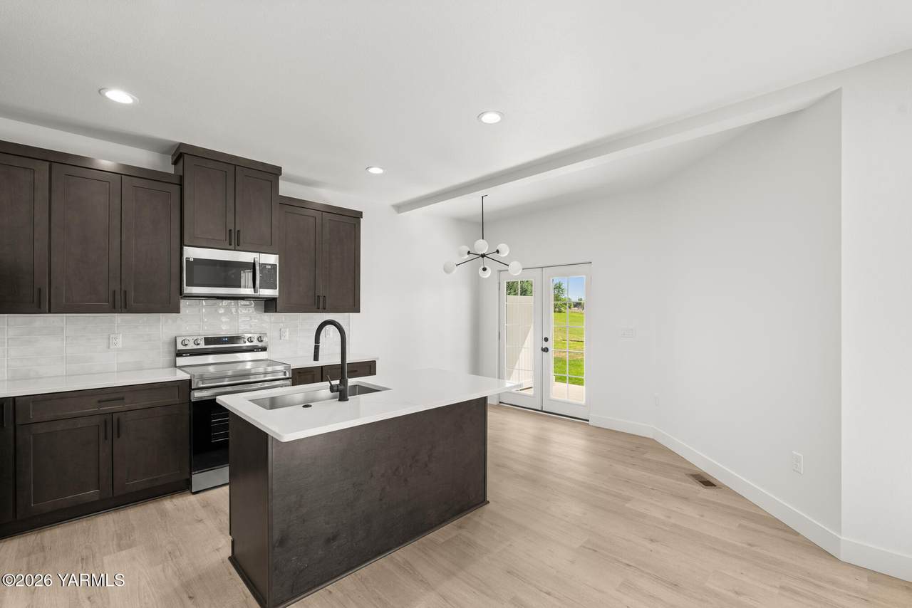 807 Fountain Blvd - Photo 1