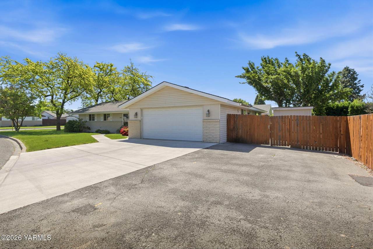 3606 Clinton Way - Photo 1