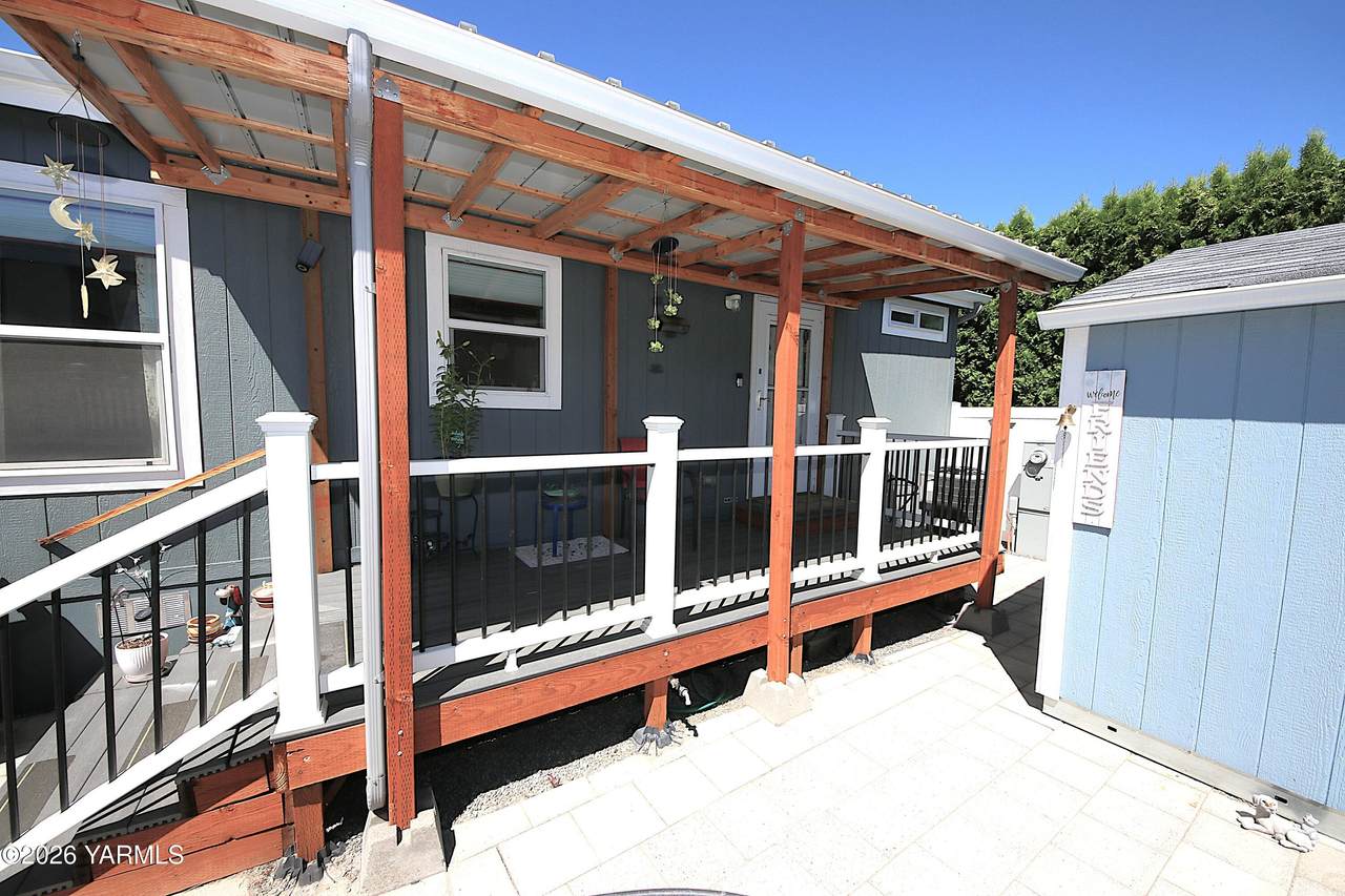 802 40th Ave - Photo 1