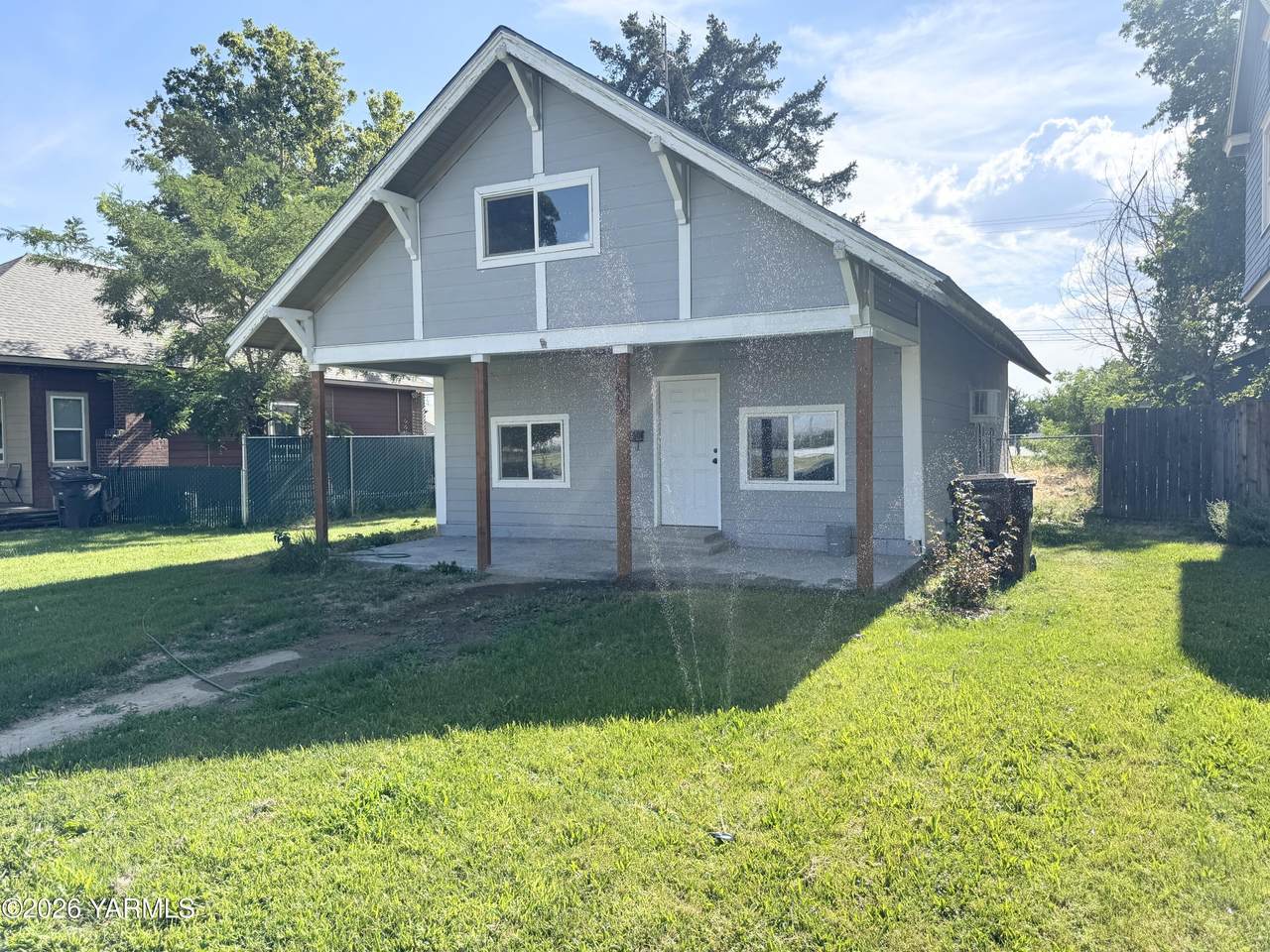 406 7th Ave - Photo 1