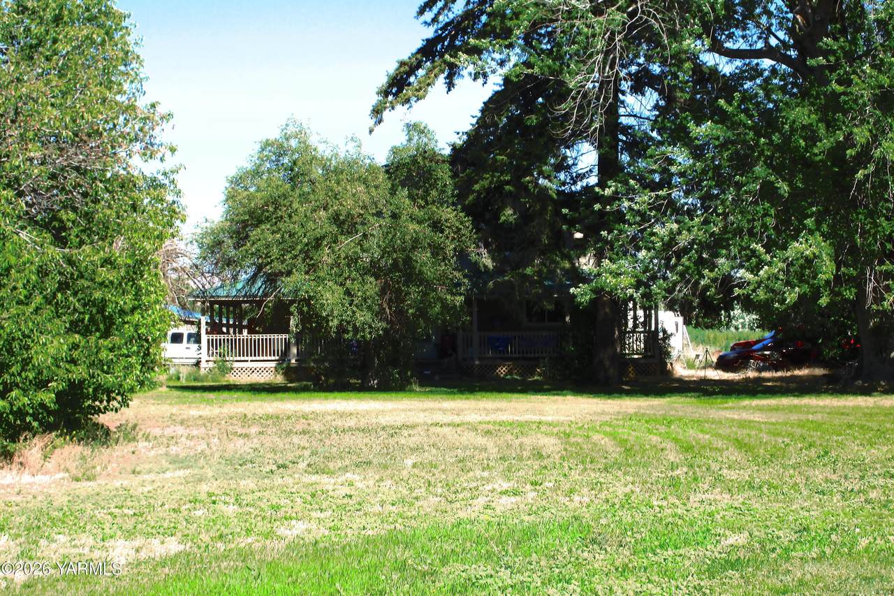 2405 Birchfield Rd - Photo 1