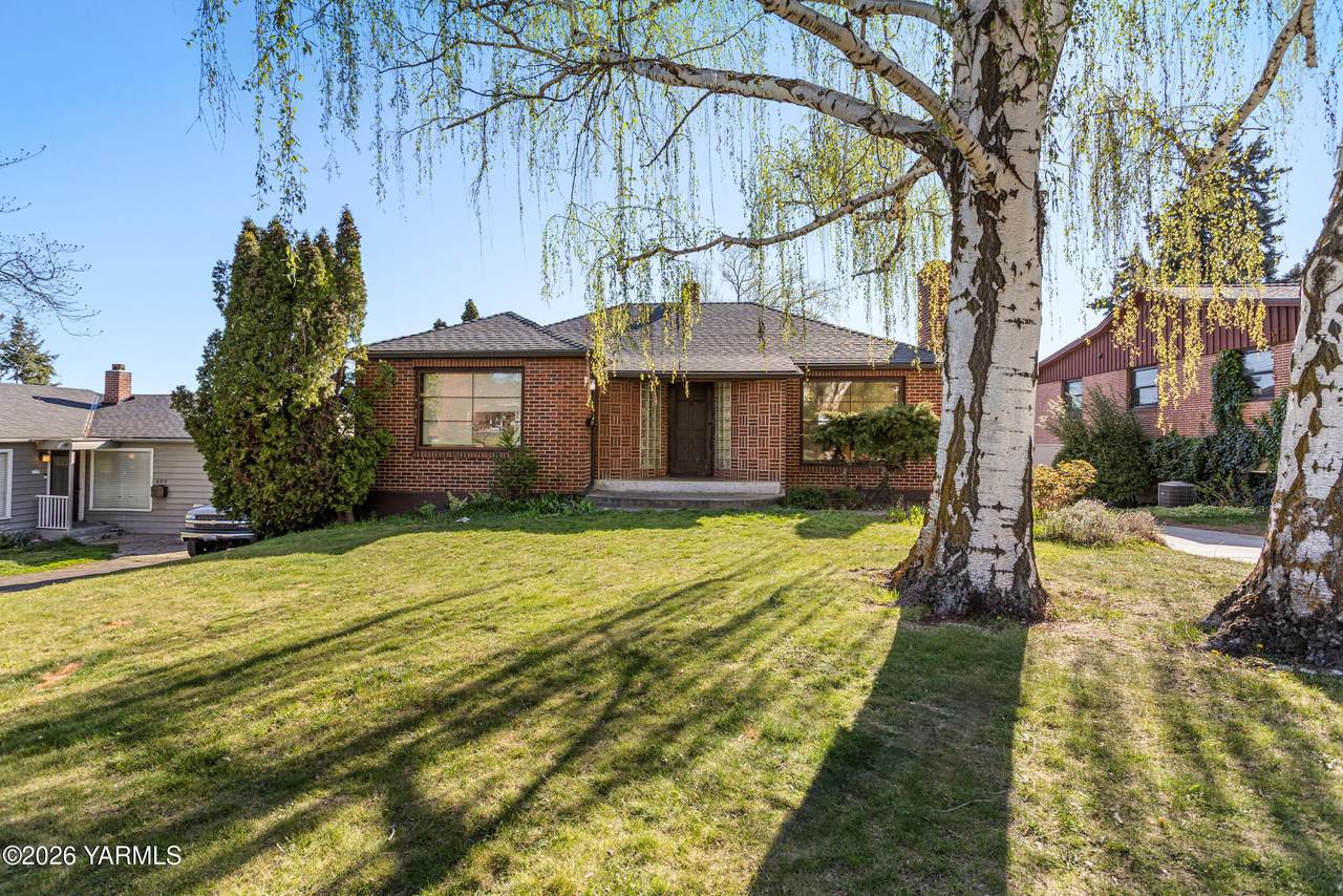 611 23rd Ave - Photo 1