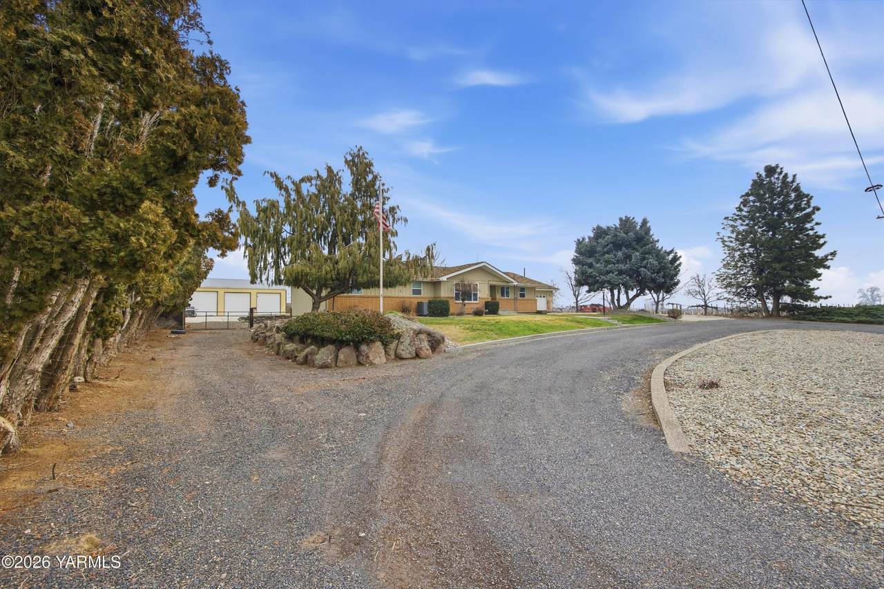 1681 Olmstead Rd - Photo 1