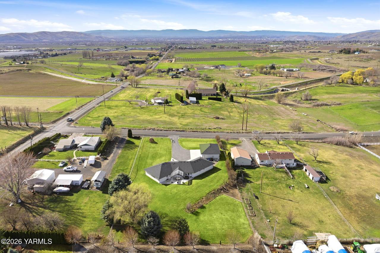 461 White Rd - Photo 1