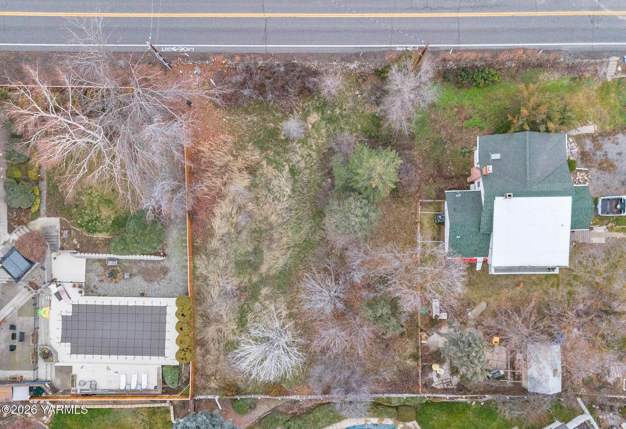 6114 Englewood Ave - Photo 1