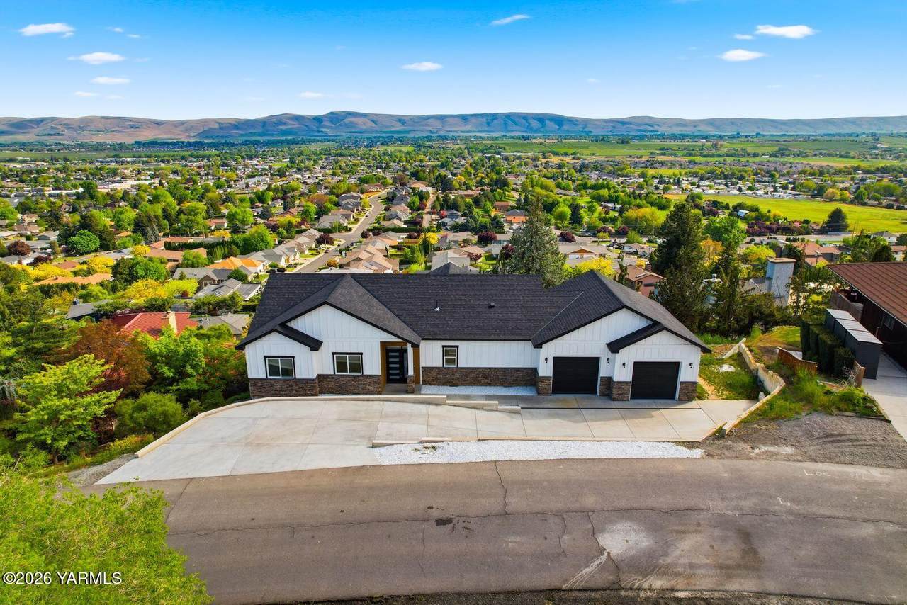7920 Englewood Crest Dr - Photo 1