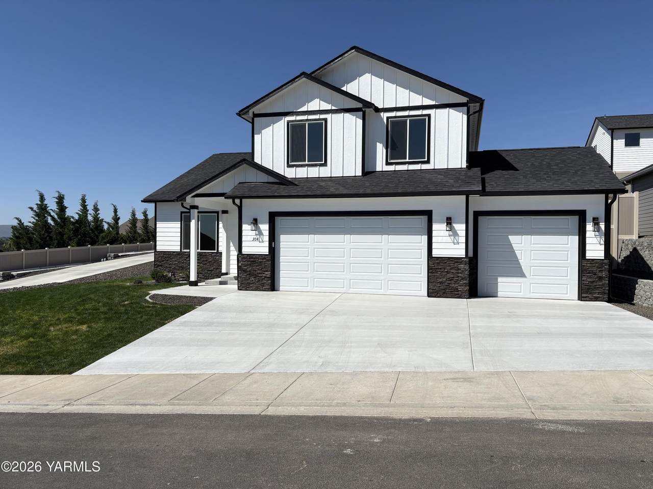 304 90th Ave - Photo 1