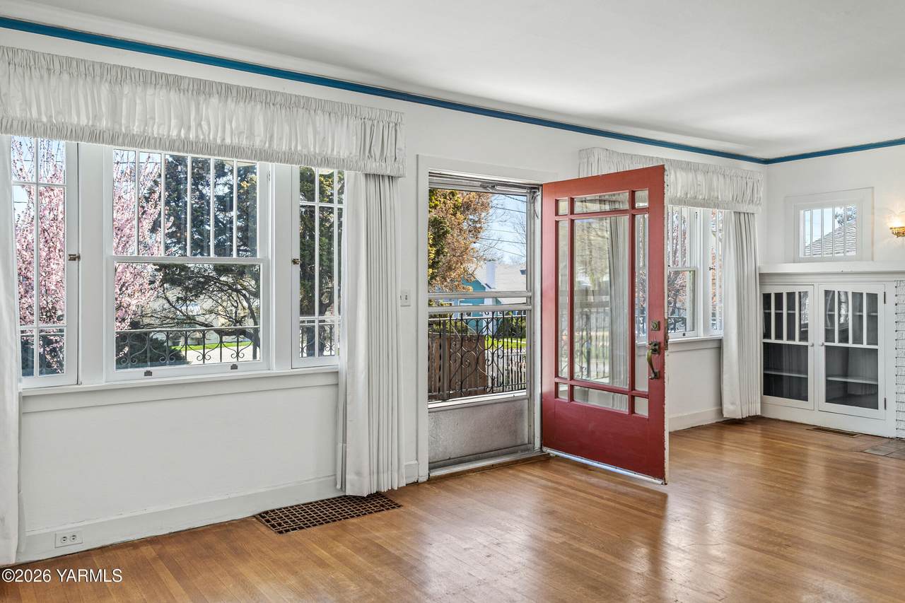 216 16th Ave - Photo 1