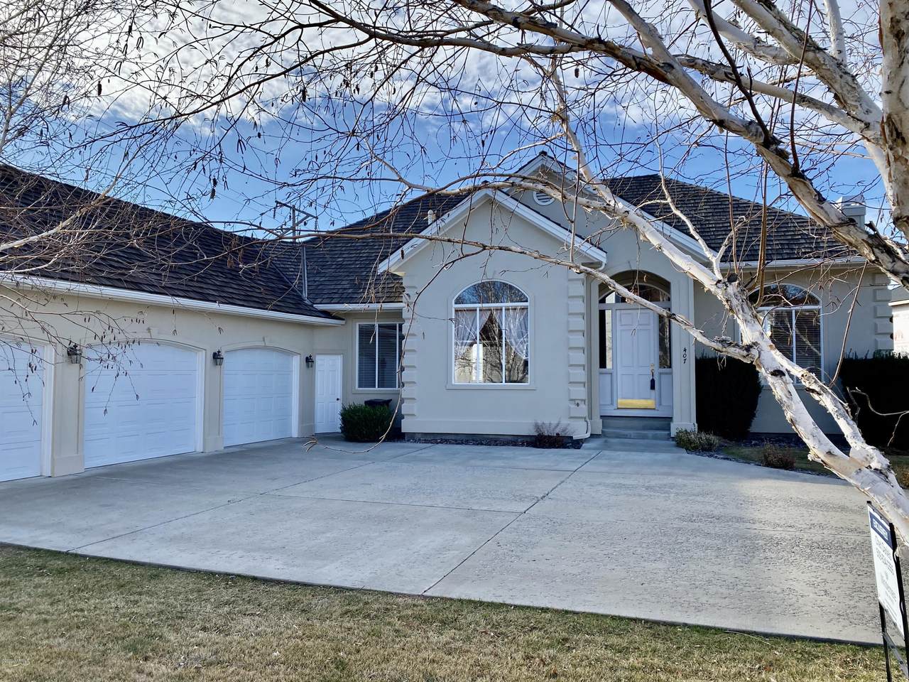 407 Cherry Ridge Ct - Photo 1