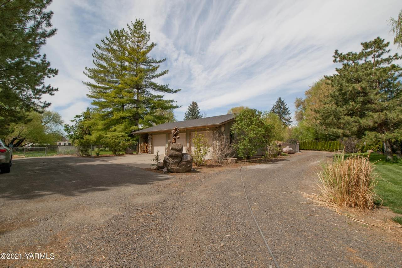 2706 86th Ave - Photo 1