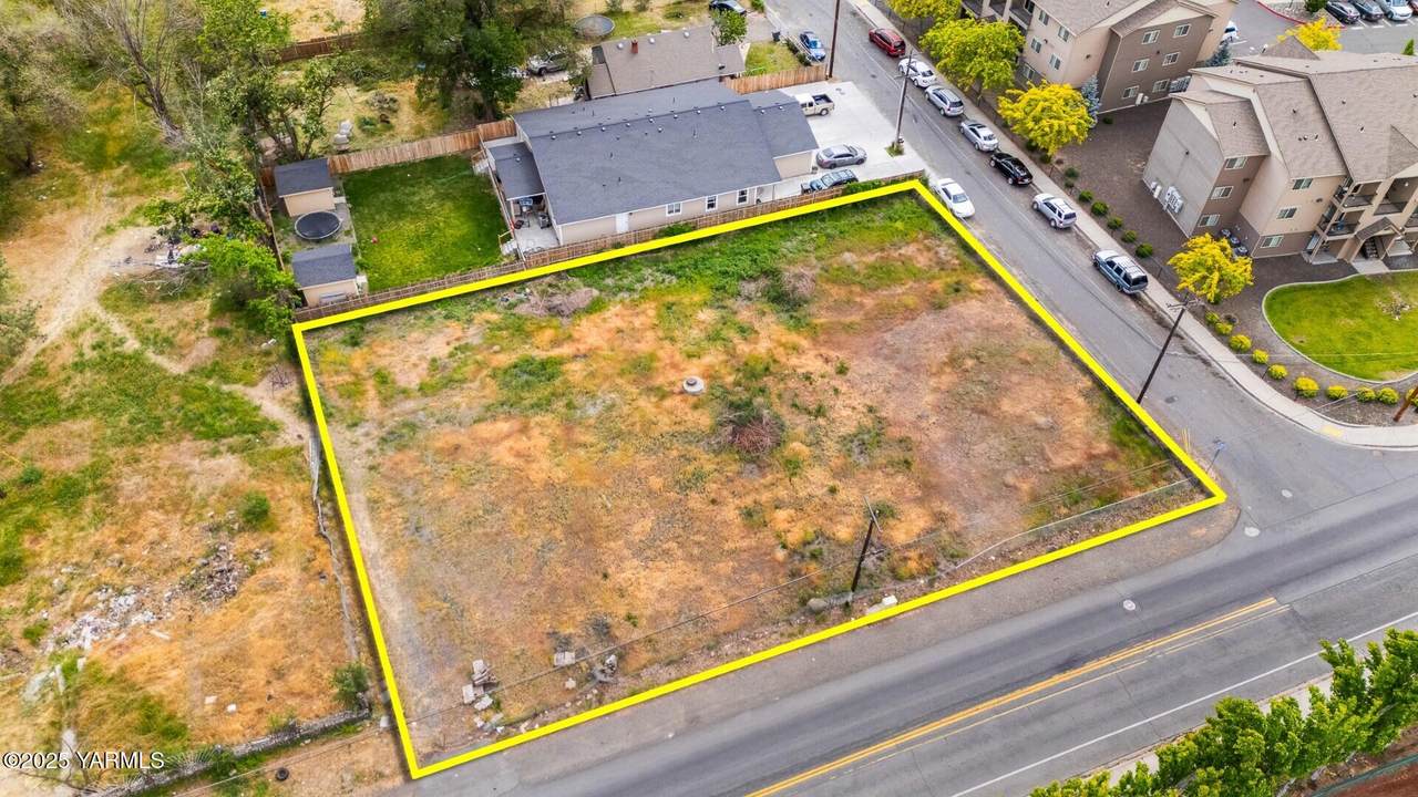1506 Beech St - Photo 1
