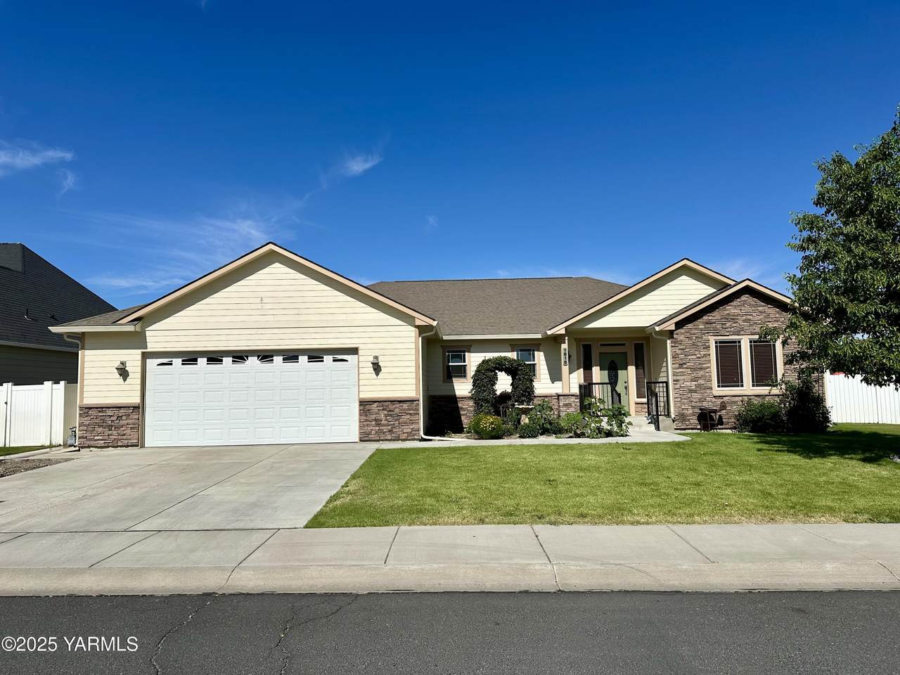 1010 89th Ave - Photo 1
