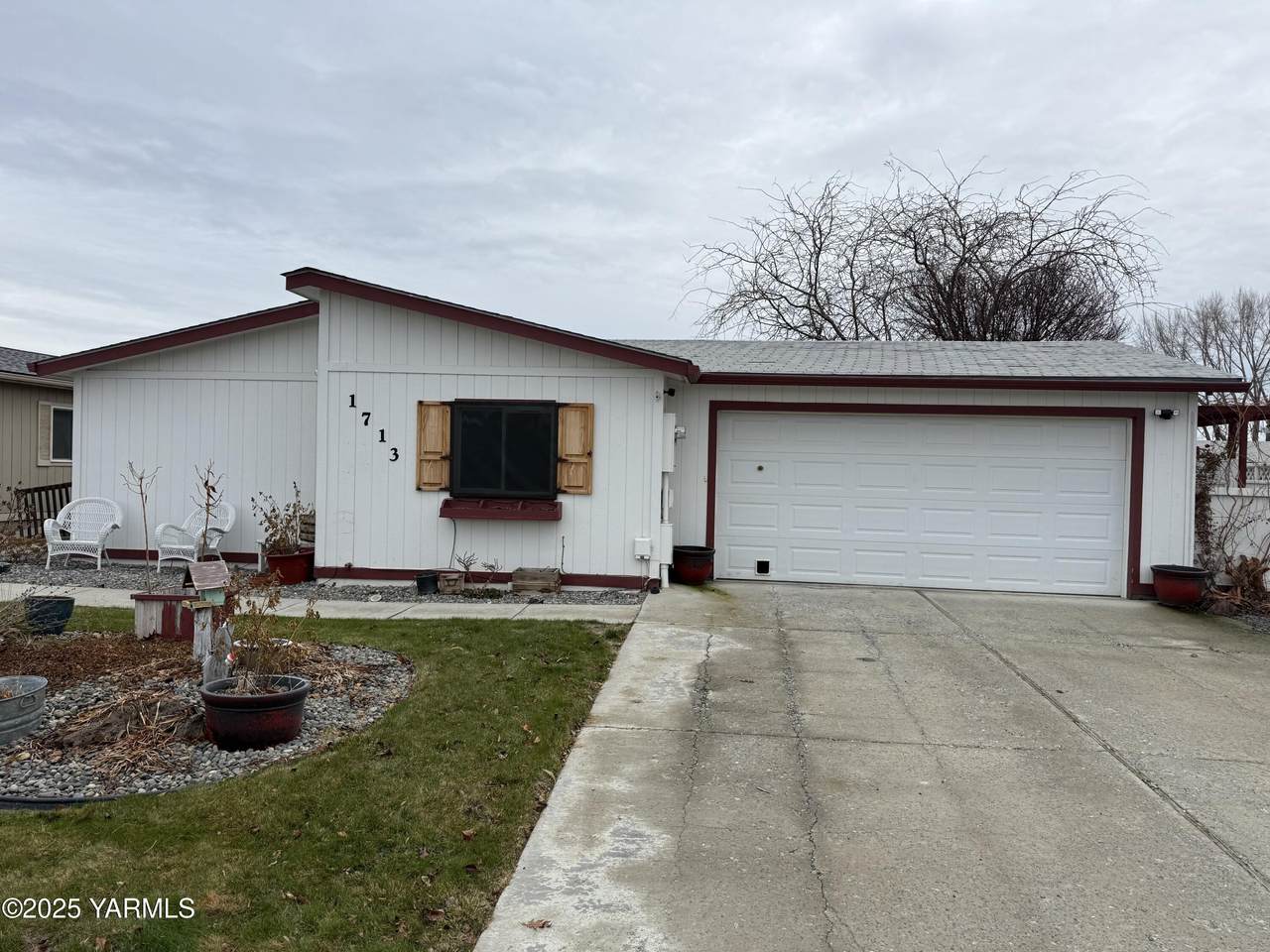 1713 69th Ave - Photo 1