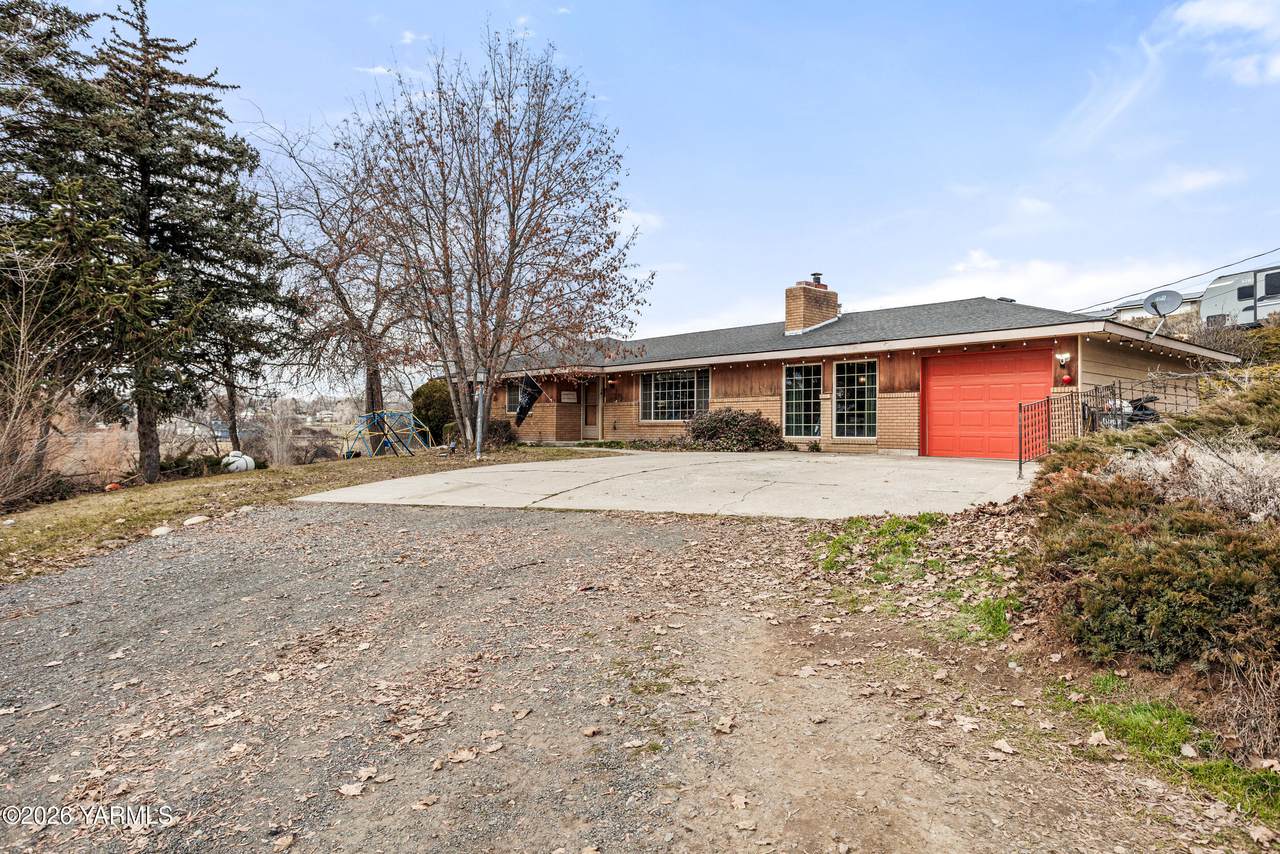 880 Lancaster Rd - Photo 1