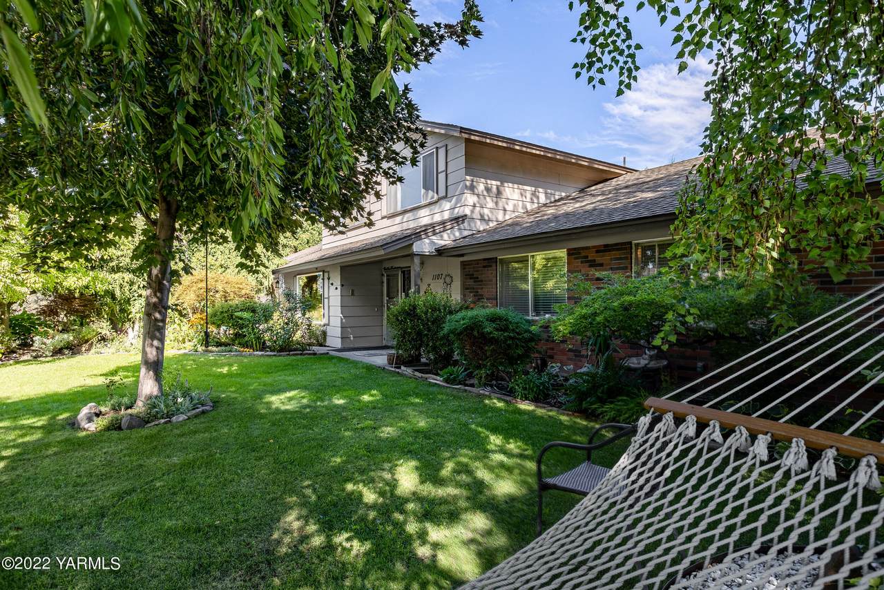 1107 46th Ave - Photo 1