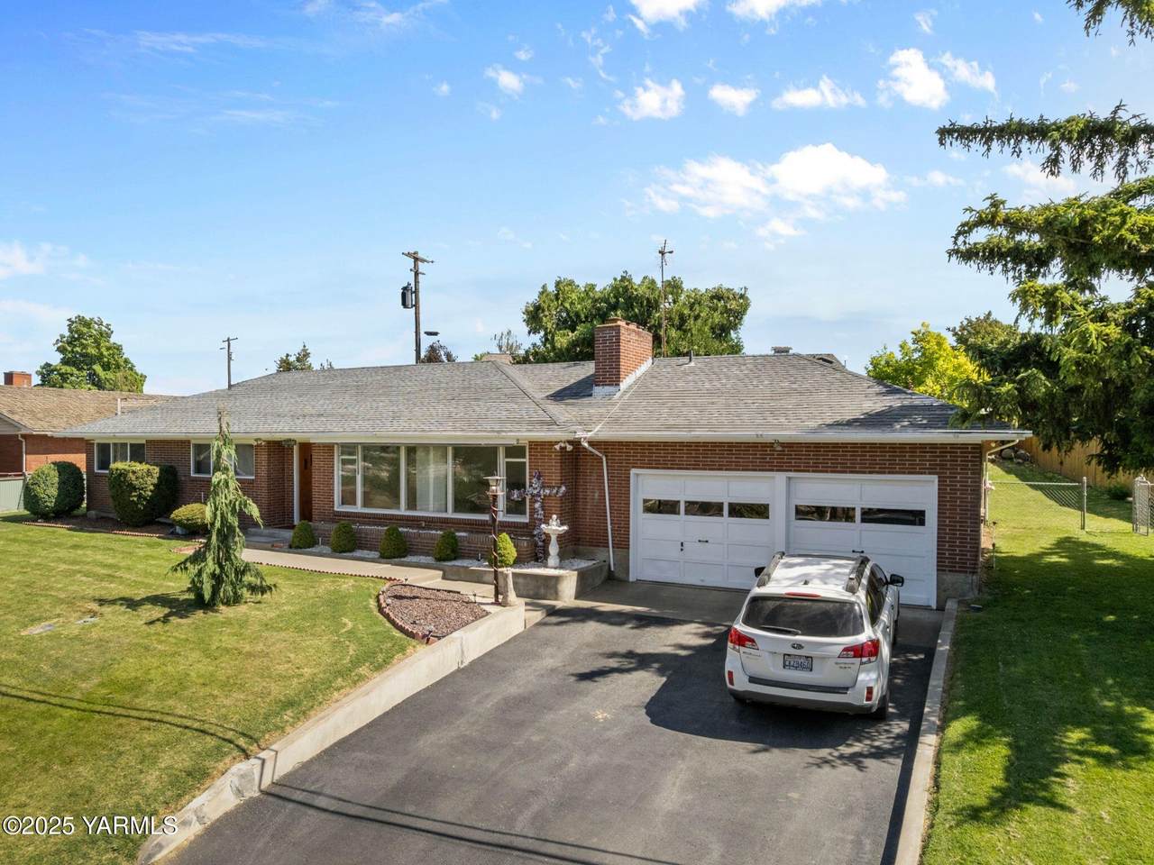 619 Grandview Ave - Photo 1