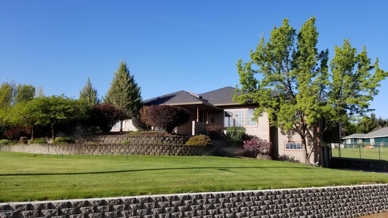 1404 80th Ave - Photo 1