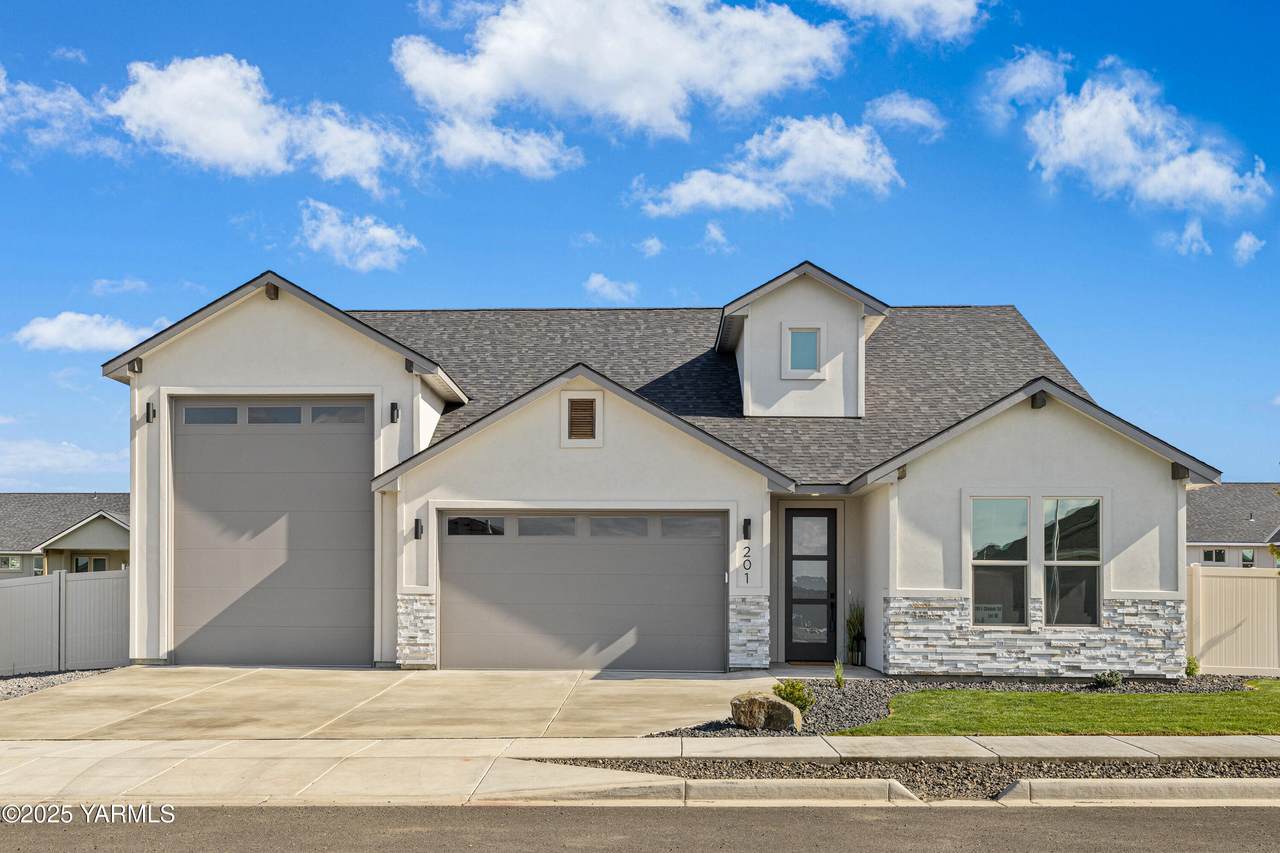 201 Chinook Rd - Photo 1