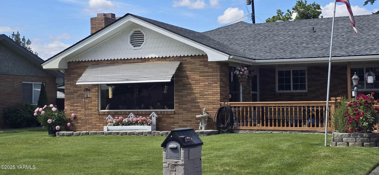 3803 Meadow Ln - Photo 1