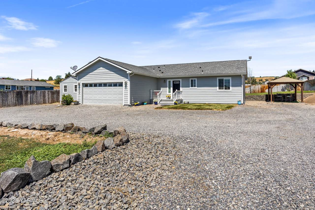 3485 Selah Loop Rd - Photo 1