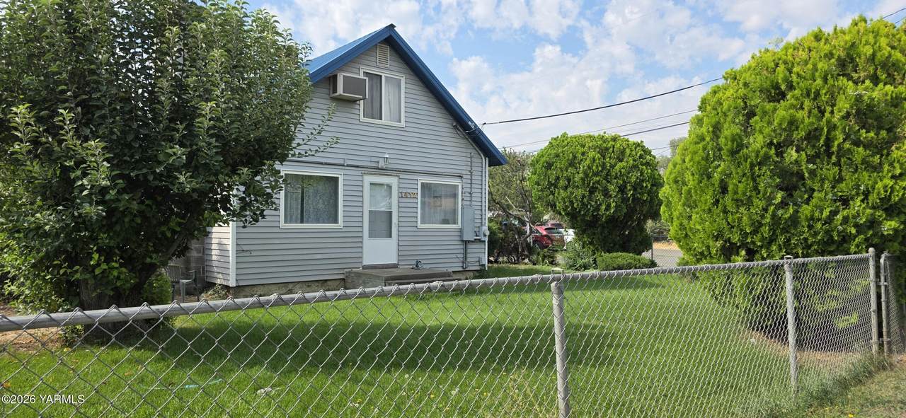 1412 Nob Hill Blvd - Photo 1