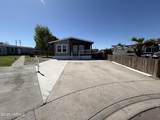 402 Maple Ave - Photo 2