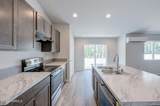 615 Oak St - Photo 11