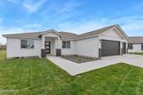 1616 Castlewood Ct - Photo 2