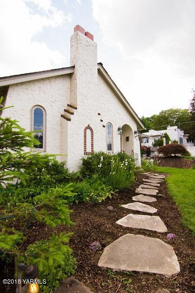 1614 Park Ln - Photo 1