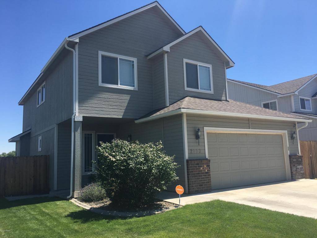 2003 Wellington Dr - Photo 1