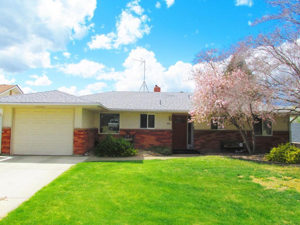 810 35th Ave - Photo 1