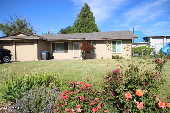 901 37th Ave - Photo 1