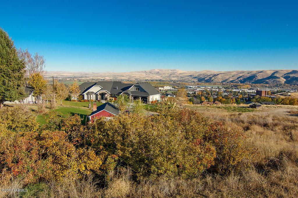 803 Selah Vista Way - Photo 1