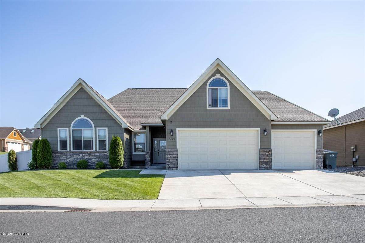 7302 Crown Crest Ave - Photo 1