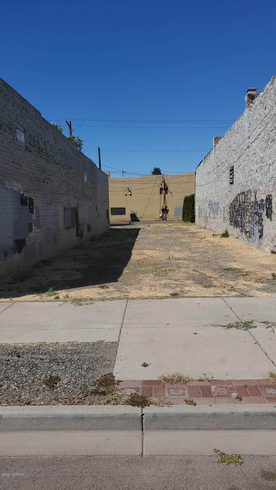 308 Wapato Ave - Photo 1