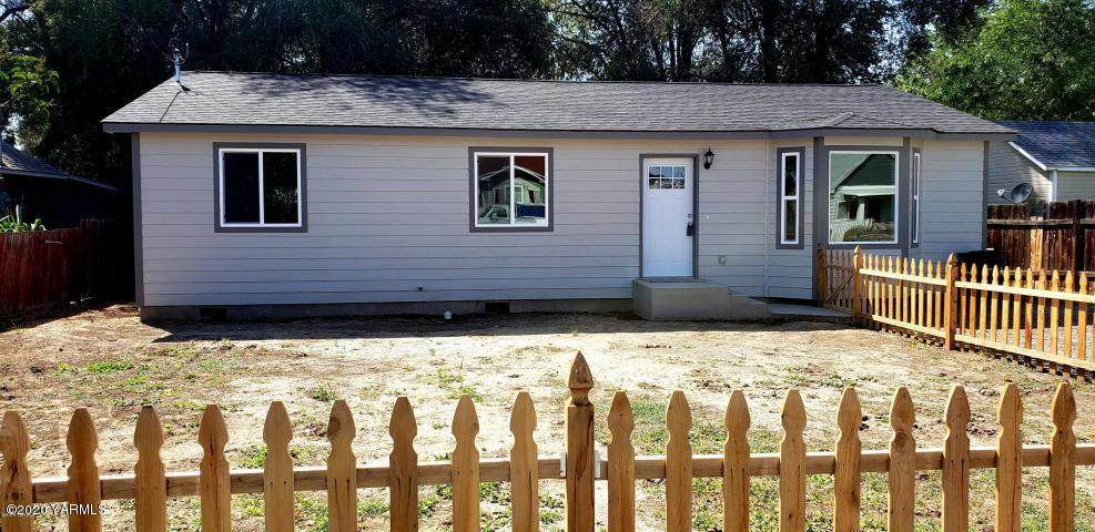 1717 8th Ave - Photo 1