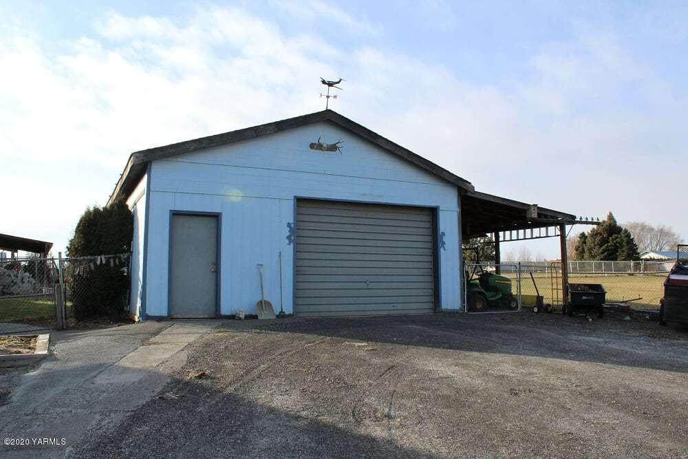 740 Lancaster Rd - Photo 1