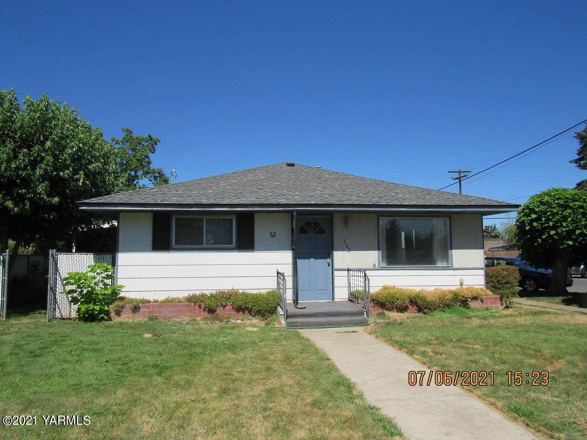 702 Adams Ave - Photo 1