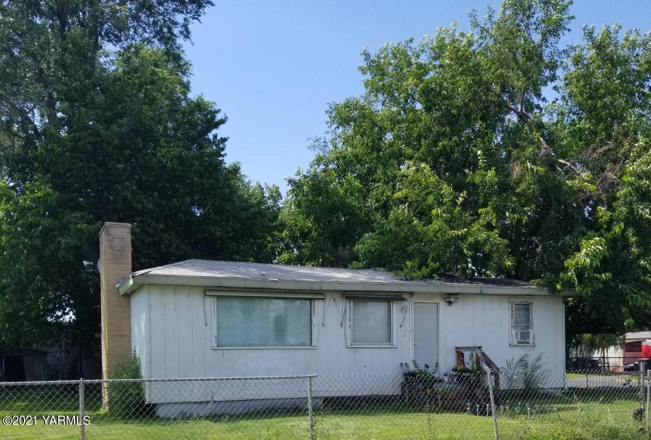 1002 7th St - Photo 1