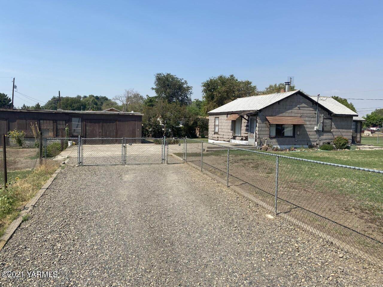 250 Wapato Rd - Photo 1