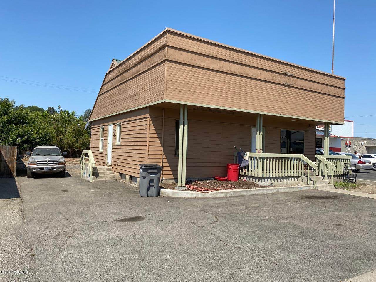709 6th St - Photo 1