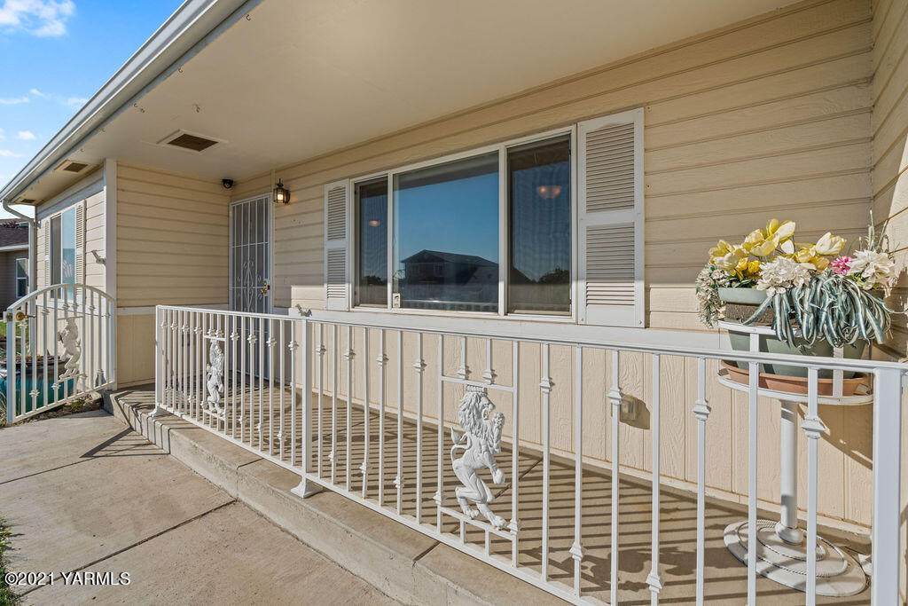 410 77th Ave - Photo 1