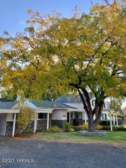 207 37th Ave - Photo 1