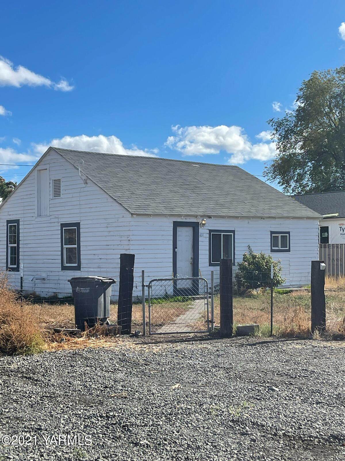431 Yakima St - Photo 1