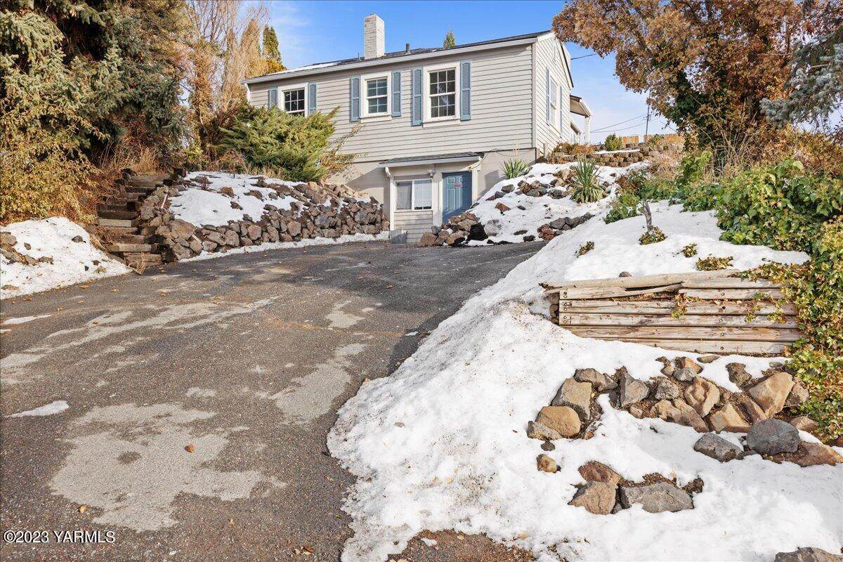 311 4th St - Photo 1
