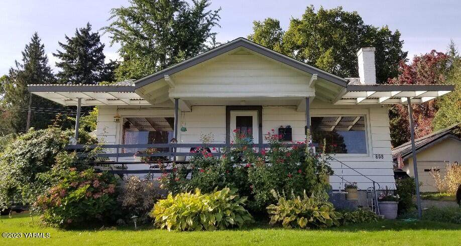 808 18th Ave - Photo 1